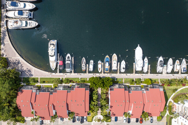 Portsview at The Waterways in Aventura, FL - Building Photo - Building Photo