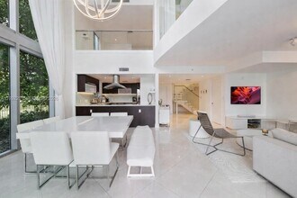 7928 East Dr in North Bay Village, FL - Building Photo - Building Photo