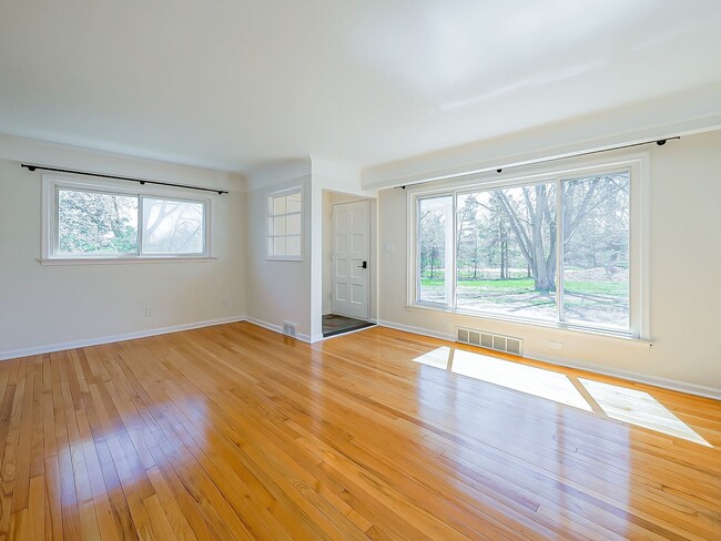 8701 Brookville Rd in Plymouth, MI - Building Photo - Building Photo