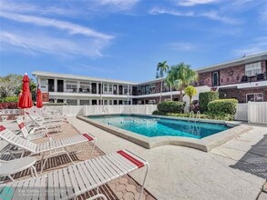 1050 Atlantic Shores Blvd in Hallandale Beach, FL - Building Photo - Building Photo