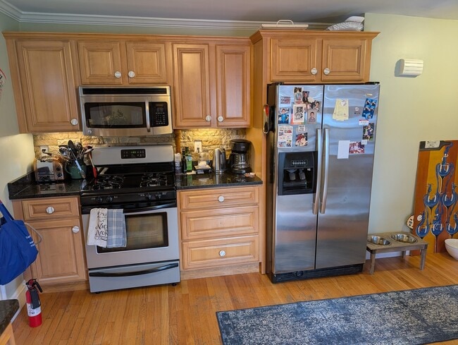 636 Moody St, Unit 2 in Waltham, MA - Foto de edificio - Building Photo