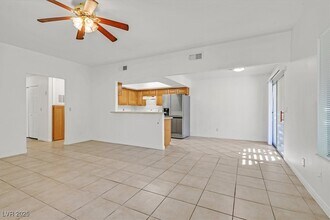 1802 Plum Ct in Henderson, NV - Building Photo - Building Photo
