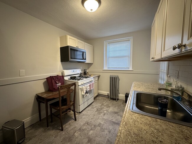 208 Main St in Medford, MA - Building Photo - Building Photo