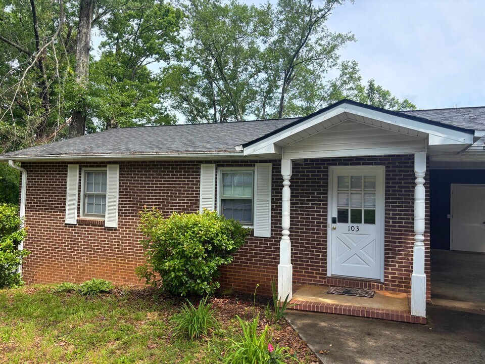 103 Homeland Rd in Pickens, SC - Building Photo