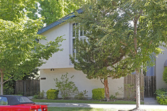 Acrewood Apartments in Sacramento, CA - Building Photo - Building Photo