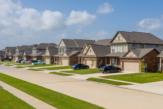 Bay Colony West in League City, TX - Building Photo - Building Photo