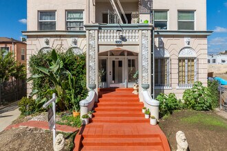 833 S Mariposa Ave in Los Angeles, CA - Building Photo - Building Photo