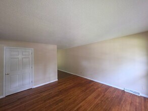 3113 Erskine Dr-Unit -1 in Charlotte, NC - Building Photo - Building Photo