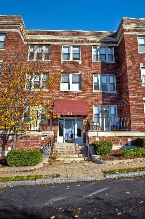 1715 Commonwealth Avenue-Unit -10 in Boston, MA - Building Photo - Building Photo
