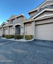 900 S Meadows Pkwy in Reno, NV - Foto de edificio - Building Photo