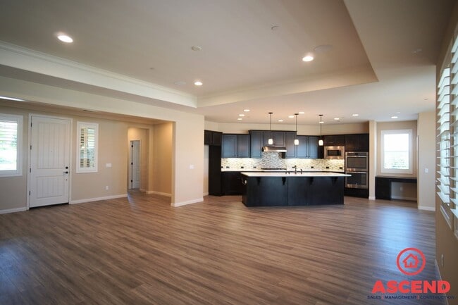 12728 Medallion Dr in Bakersfield, CA - Building Photo - Building Photo