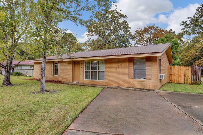 192 Chotard Ave in Pearl, MS - Foto de edificio