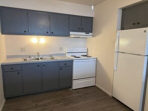 Fleur de Lis Apartments in Oshkosh, WI - Foto de edificio - Building Photo