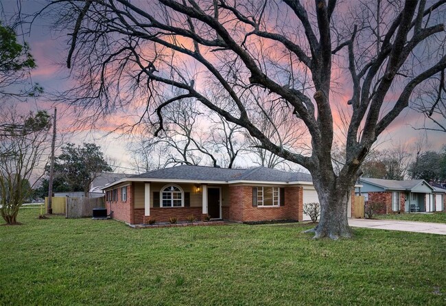2626 Hillshire Dr in Deer Park, TX - Building Photo - Building Photo