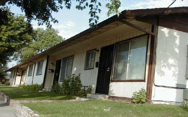 609 C St in Modesto, CA - Foto de edificio - Building Photo