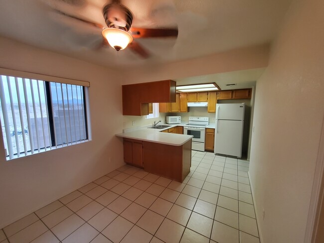2635 Calle de Mercado in Bullhead City, AZ - Building Photo - Building Photo
