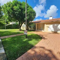 60 Palmetto Dr in Miami Springs, FL - Building Photo