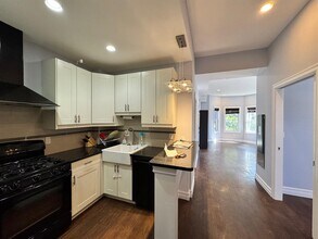 8 Cross St E, Unit 1 in Somerville, MA - Building Photo - Building Photo