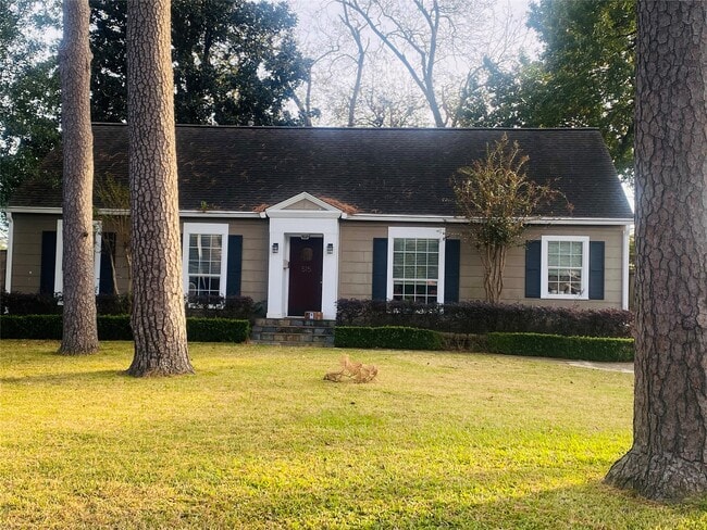 property at 515 W 30th St