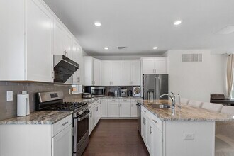 34 Colgate Dr in Morristown, NJ - Building Photo - Building Photo