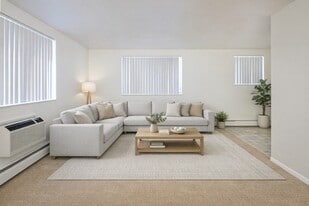 Bristol Square in Colorado Springs, CO - Building Photo