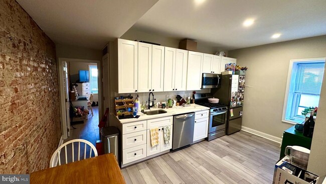 4200 Manayunk Ave in Philadelphia, PA - Building Photo - Building Photo