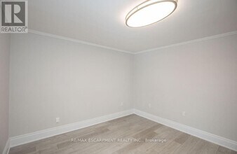 22 Prospect St S in Hamilton, ON - Building Photo - Building Photo