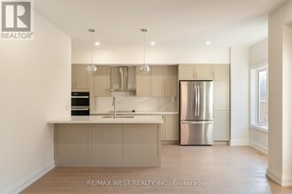 3903 Koenig Rd in Burlington, ON - Building Photo - Building Photo