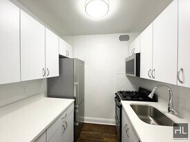 E 89 St, Unit 12H in New York, NY - Building Photo