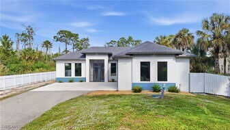 2843 18th Ave NE in Naples, FL - Building Photo