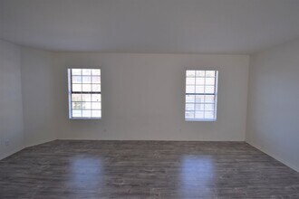 24822 Walnut St, Unit 02 in Santa Clarita, CA - Building Photo - Building Photo