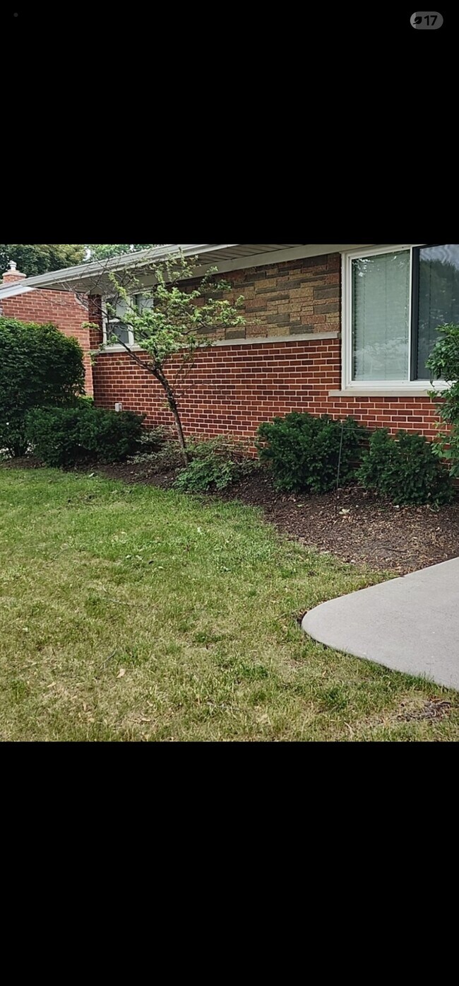 29494 Herbert St in Madison Heights, MI - Building Photo - Building Photo