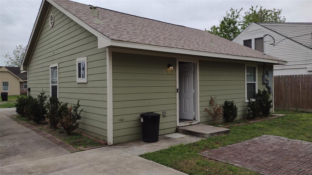 2512 Oakcliff St Photo