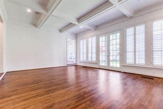 3201 Saint Johns Dr in Dallas, TX - Building Photo - Building Photo