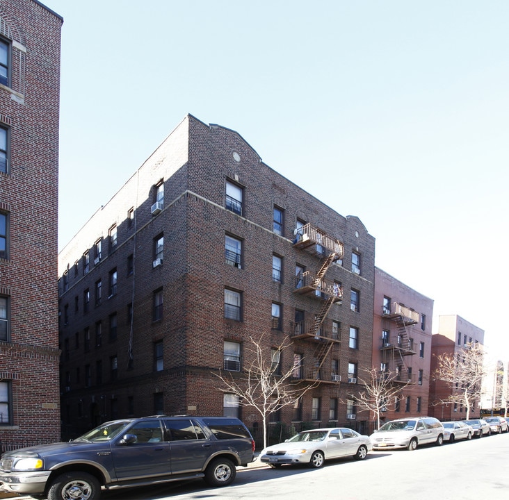 35-51  94th street in Jackson Heights, NY - Foto de edificio