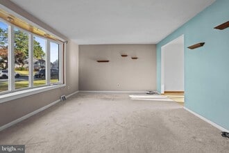 18 Cobblestone Ln in Aston, PA - Building Photo - Building Photo