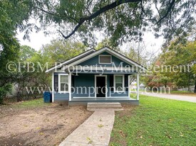 1020 N Beaton St in Corsicana, TX - Building Photo