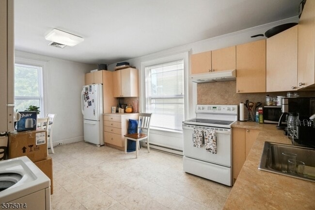 94 Park St in Montclair, NJ - Building Photo - Building Photo