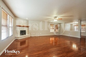 945 Brookhaven Dr in Franklin, IN - Foto de edificio - Building Photo