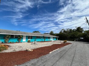 1863 Dillone Ln in North Palm Beach, FL - Building Photo - Building Photo