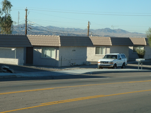 2700-2720 McCulloch Blvd in Lake Havasu City, AZ - Foto de edificio