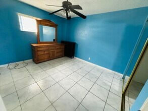 1305 Gateway Dr in Lantana, FL - Building Photo - Building Photo