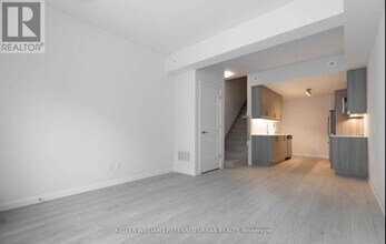 1030-1030 Portage Pkwy in Vaughan, ON - Building Photo - Building Photo