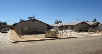 16410-16414 Smoke Tree St in Hesperia, CA - Building Photo