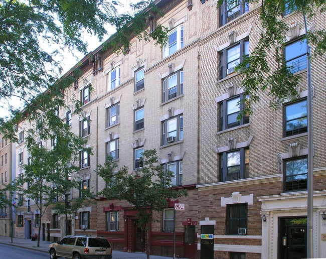 2110 Honeywell Ave in Bronx, NY - Foto de edificio - Building Photo