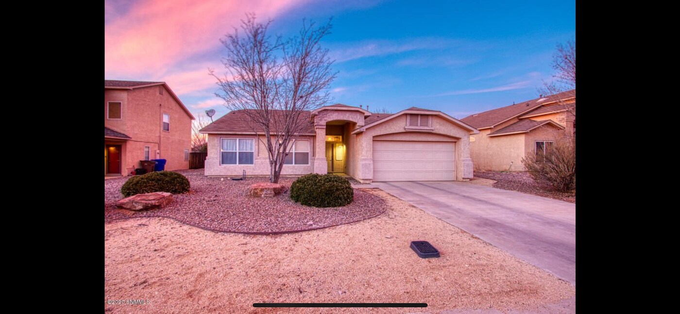 6125 High Desert Dr in Las Cruces, NM - Building Photo