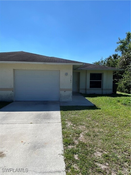 3761 Kemper St in Ft. Myers, FL - Building Photo