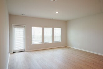 111 Saltgrass Ln in Bloomingdale, GA - Building Photo - Building Photo