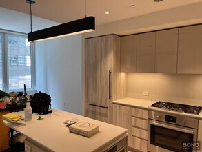1 W 60th St in New York, NY - Building Photo - Building Photo
