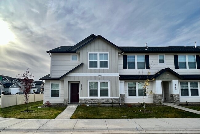 property at 1021 E Klamath Ln